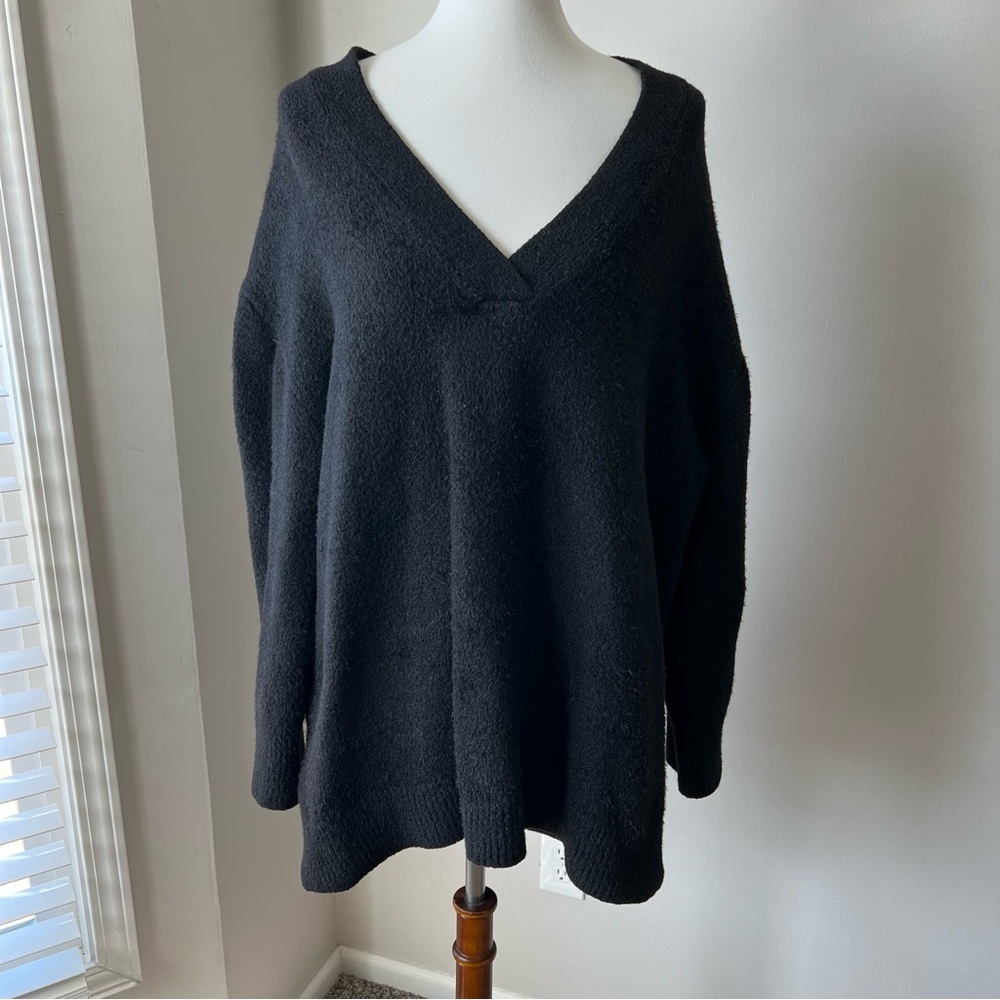 Ava & Viv Black V-Neck Long Sweater